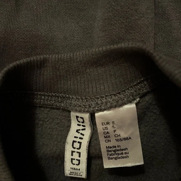 H&M Women's Dark Gray Crewneck Sweater (Size S) - Picture 4 of 4